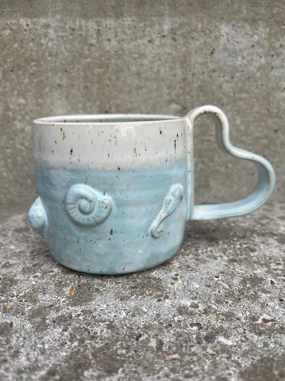 Strand krus med hjertehank. 360 ml. H: 8 cm