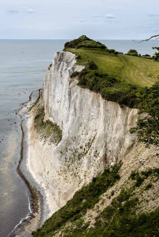 Møns klint sydlige del Hvidskudklinten set fra Lille stejlebjerg en dejlig sommerdag