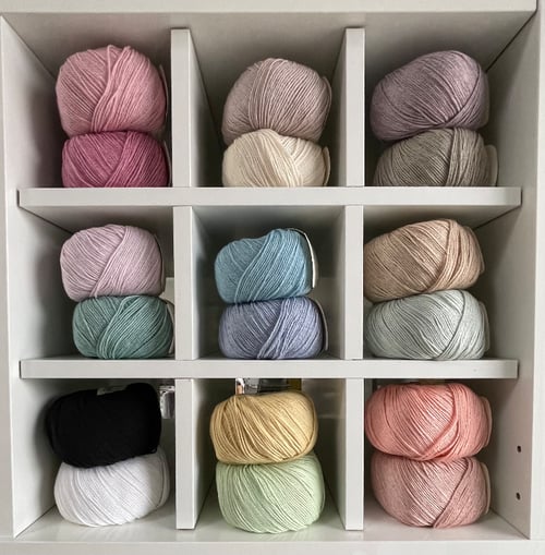 Kit: Bandana tørklæde i Elise garn (90% bomuld, 10% cashmere)  