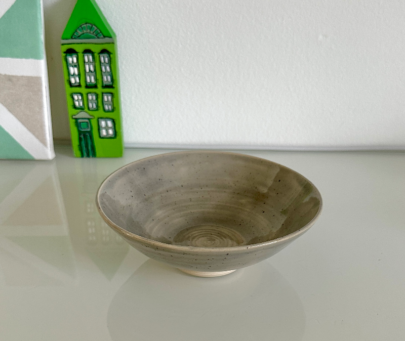 Skål grå med prikker billede 2
