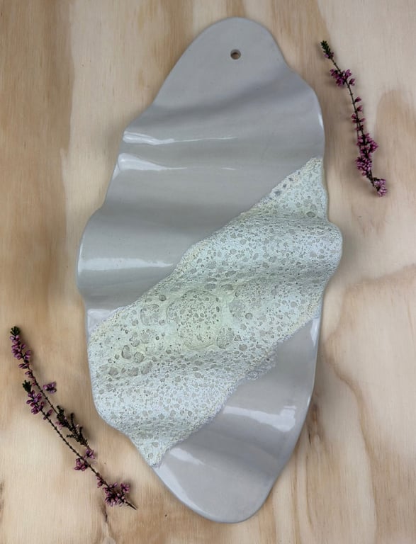 Beige med teksturer vægrelief - 35 x 16 cm