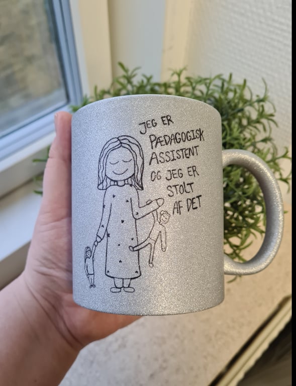 Krus: Jeg er pædagogisk assistent og jeg er stolt af det Sølv Glimmer