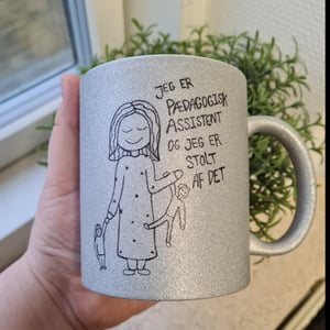 Krus: Jeg er pædagogisk assistent og jeg er stolt af det Sølv Glimmer – produktbillede