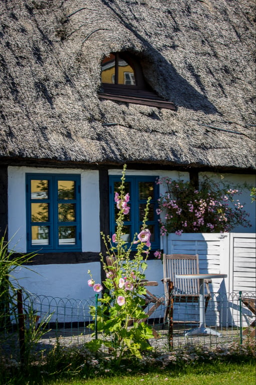 Et gammelt stråtækt hus i Karrebæksminde
