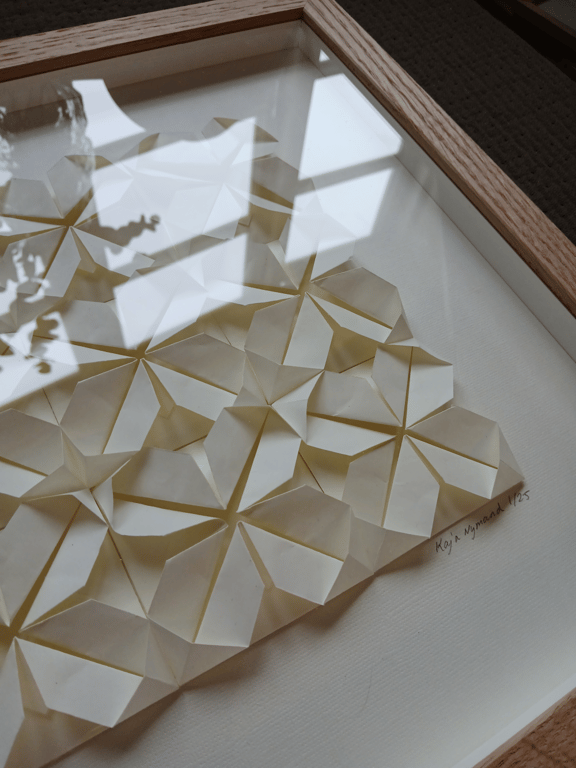 A4 foldet papirværk, naturhvid, indrammet billede 4