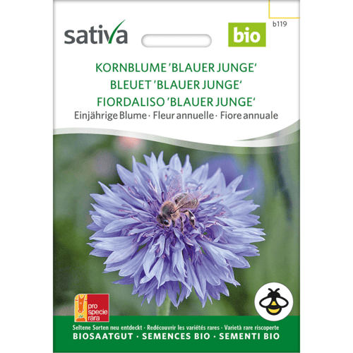 Frøpose med økologiske blå kornblomster 'Blauer Junge' fra mærket Sativa, med billede af en bi på en blå blomst. (1)