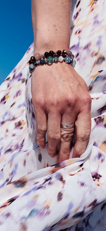 Jordbærkvarts og Tigerøje armbånd