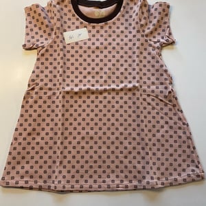 Kjole med korte ærmer. Størrelse 74 – produktbillede