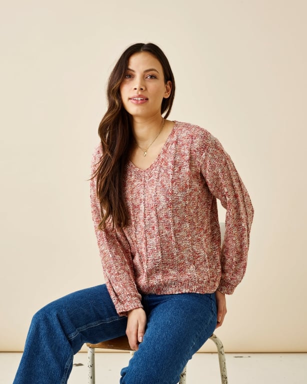 Kit: Bluse med løftede masker i flamé garnet Iris