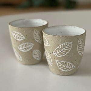 Cortado kop - bladløv - hånddekoreret – produktbillede