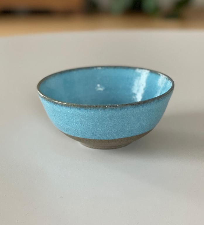 Skål, mørkt ler, vinterlyseblå - ø 12 cm