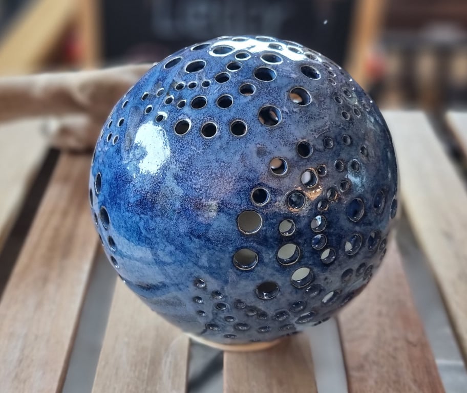 Stor lyskugle, blå blank. diameter 18 cm