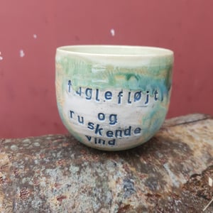 fuglefløjt og ruskende vind... kop  – produktbillede