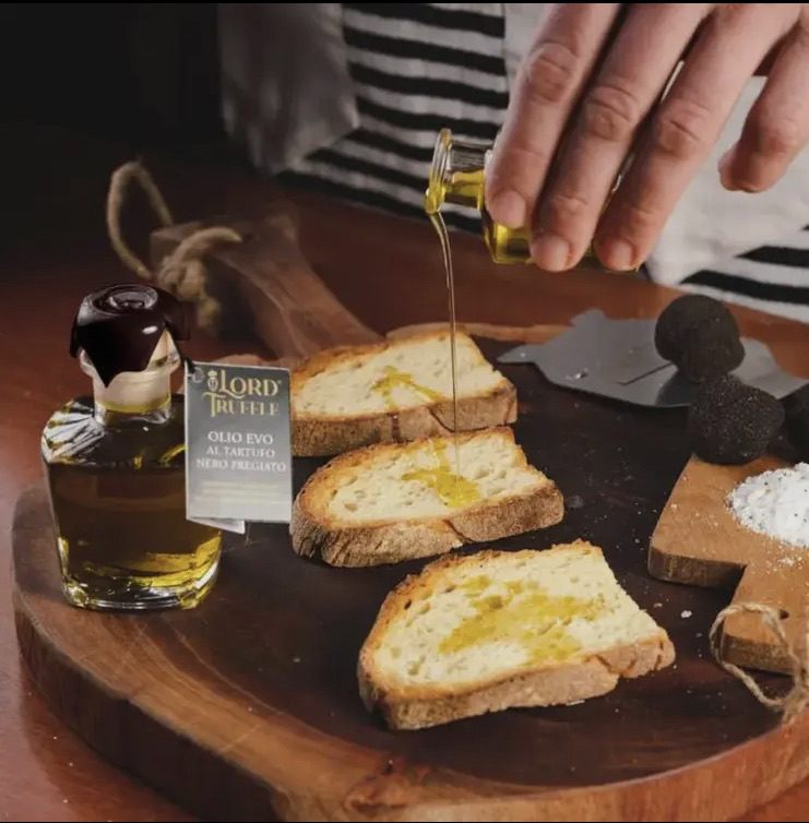 Ekstra Jomfru Olivenolie med sort trøffel 100 ml. (4)