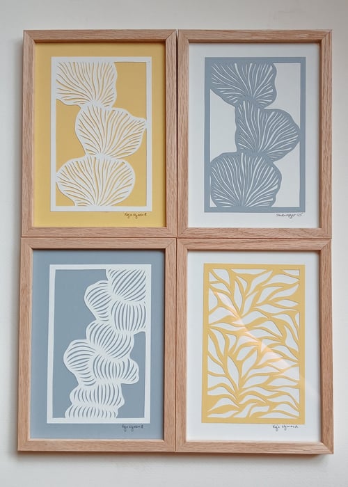 A5 papercut, dueblå, indrammet 