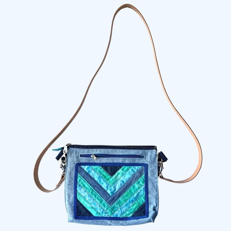 Buster - Crossbody 2 ***