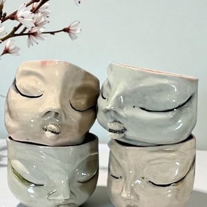 Kejserinderne – håndlavede kopper i stentøj – produktbillede