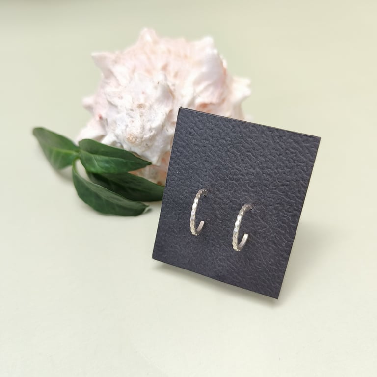 Facetterede creoler med lås