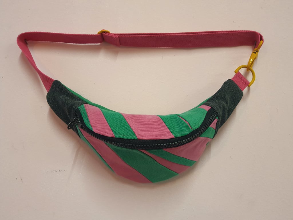 Upcycled bæltetaske i grøn og pink