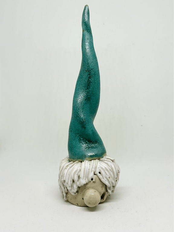 Nisse med jadegrøn hue og hvidt hår