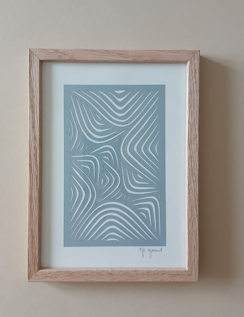 A5 papercut, dueblå, indrammet 