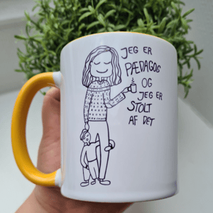 Krus: Jeg er pædagog og jeg er stolt af det Mørk Gul – produktbillede
