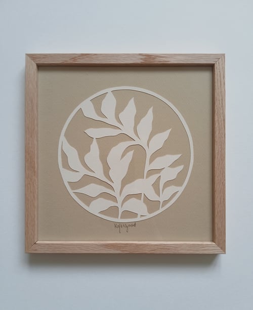20x20cm, papercut, beige, indrammet 