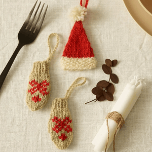 Opskrift: Nissehue stikket i finuld – produktbillede