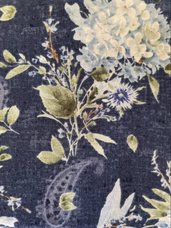 Mørkeblå med blomster 