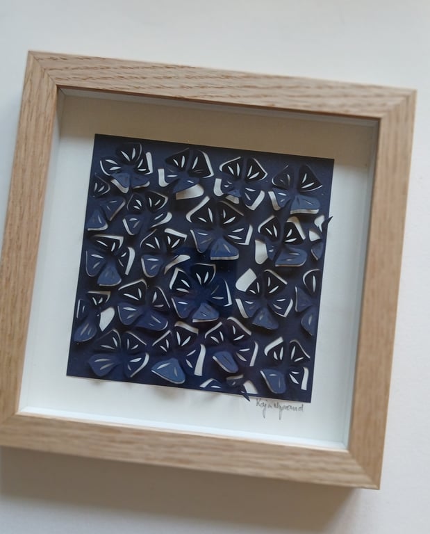 20x20cm, 3D papercut, Marineblå, indrammet 