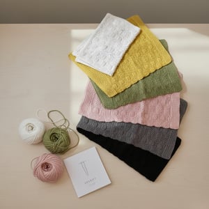 Kit: Gæstehåndklæder med struktur (til 3 stk.) - Garn (3 tynde tråde ØKO-TEX bomuld twistet sammen) og opskrift – produktbillede