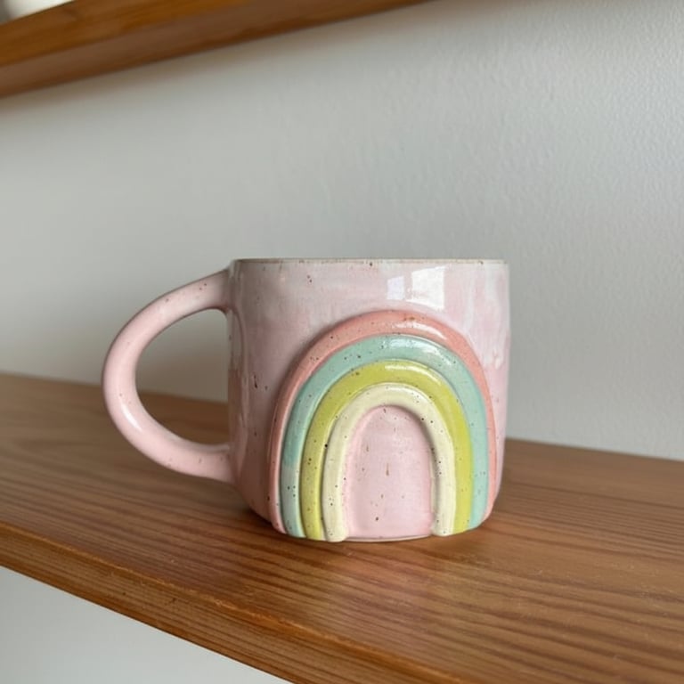 Regnbue krus. 360 ml. H: 8 cm