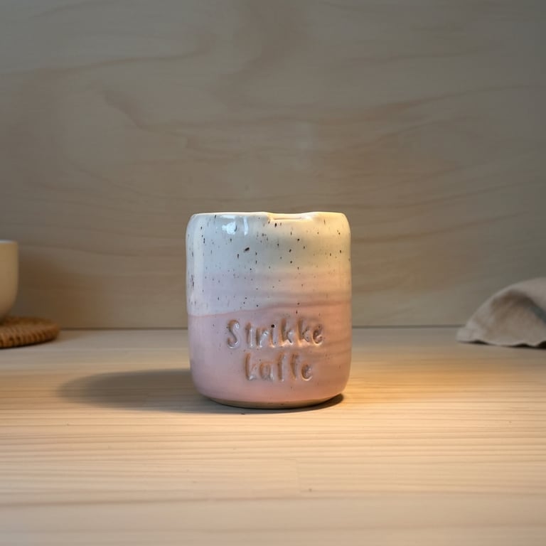 To go strikke kaffe krus, 330 ml. H: 9 cm